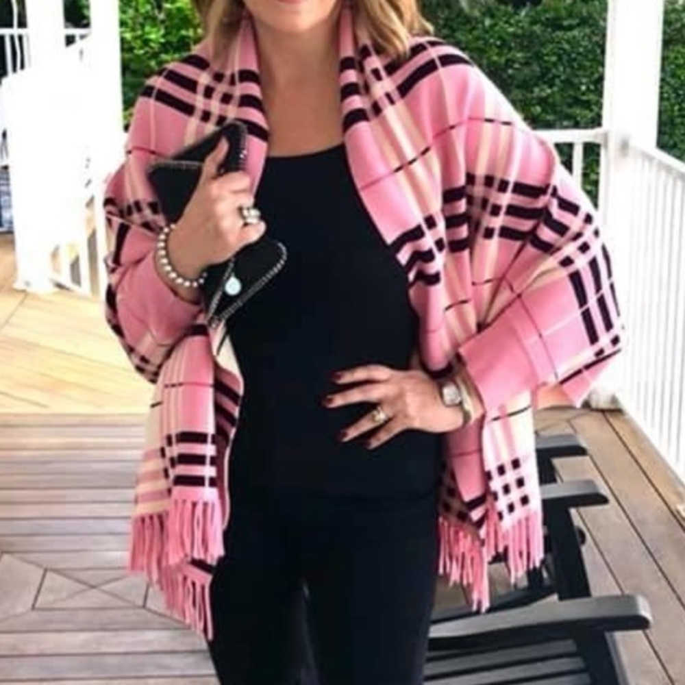 Colleen Lopez reversible pink plaid/cream plaid knit topper with fringe size M/L